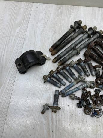 Болты подвески переднего моста Mercedes W245 A1693230440