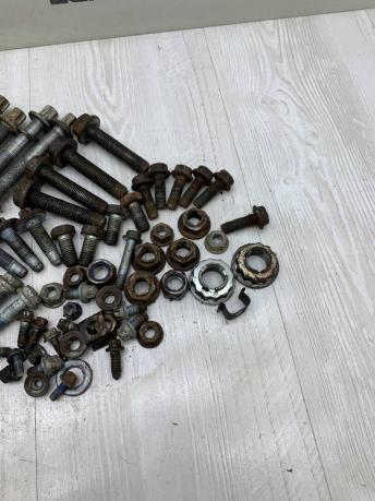 Болты подвески переднего моста Mercedes W245 A1693230440