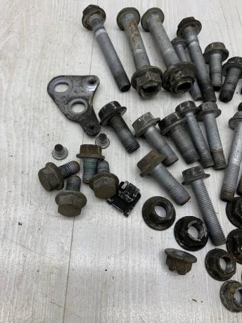 Болты подвески переднего моста Mercedes W166 A1663312040
