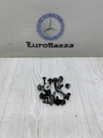 Болты крышки багажника Mercedes W245 A1409901017