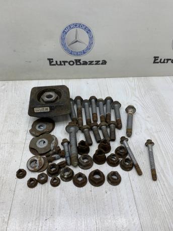 Болт подвески заднего моста Mercedes W212 A2043500472