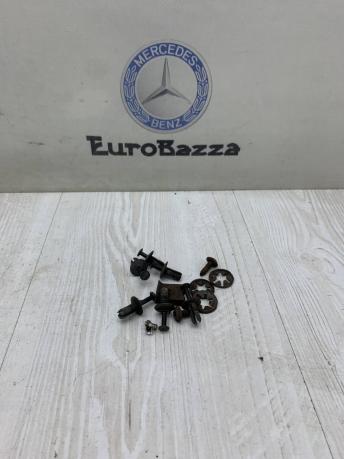 Крепеж заднего бампера Mercedes W203 A0009905492