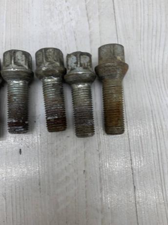 Колесные болты Mercedes A0009904907