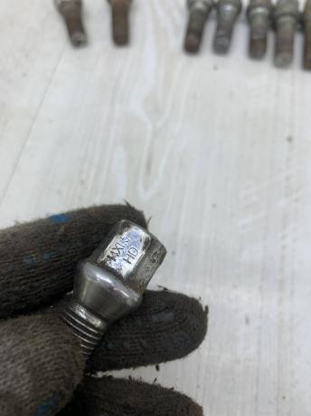 Колесные болты Mercedes A0009904907