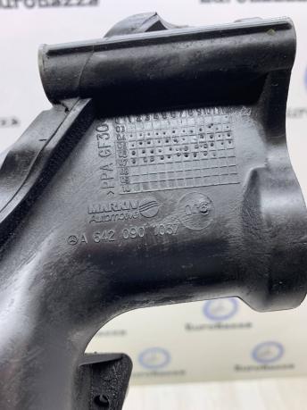Патрубок впускного коллектора Mercedes Om642 A6420901037