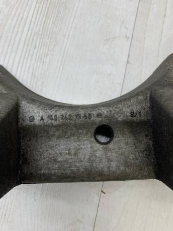 Кронштейн опоры АКПП Mercedes W209 A1402421340
