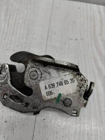 Замок распашной двери левой Mercedes W639 A6397400535