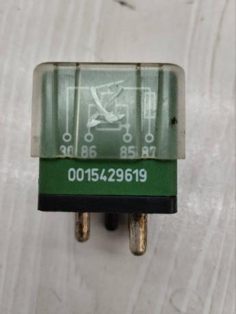 Реле бензонасоса Mercedes W124 A0005421881