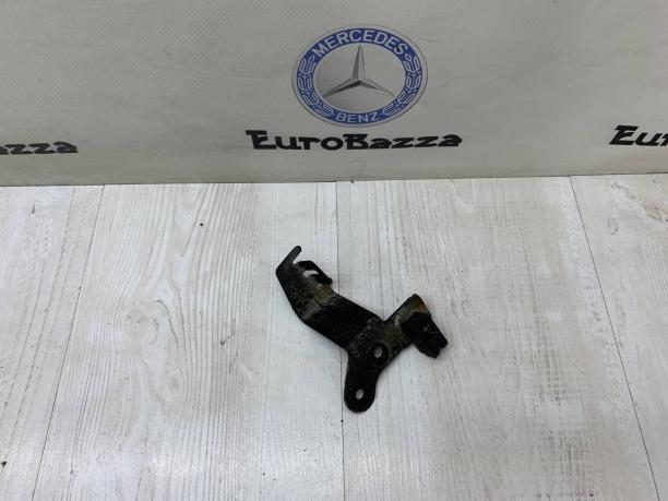 Кронштейн клапана топливного бака Mercedes W209 A2034760136