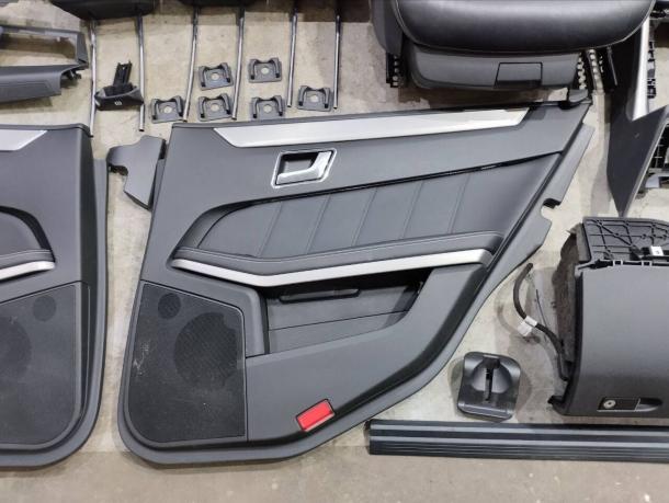 Передние сидения Mercedes W212 A2129102546
