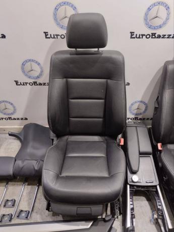 Передние сидения Mercedes W212 A2129102546