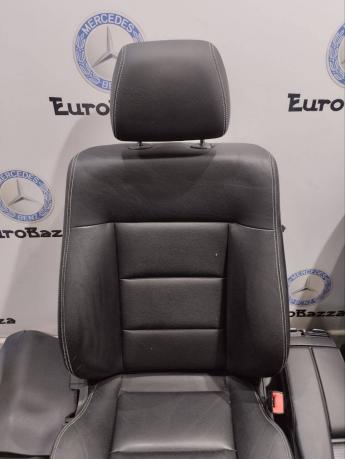 Передние сидения Mercedes W212 A2129102546