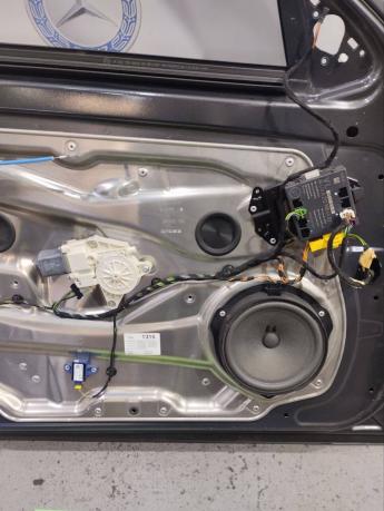 Дверь передняя левая в сборе Mercedes W212 A2127200105