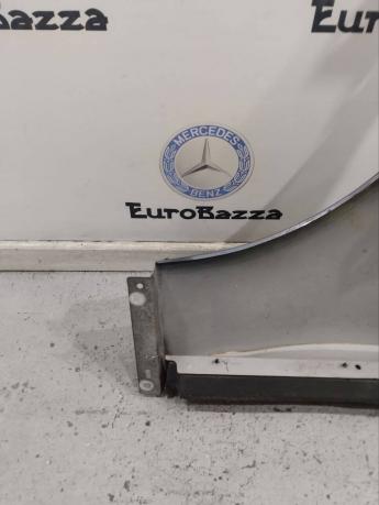 Крыло переднее правое Mercedes W212 A2128800218