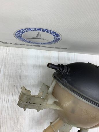 Расширительный бачок Mercedes W212 A2045000549