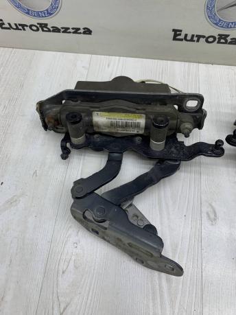 Петля капота с пиропатроном Mercedes W212 A2048800128