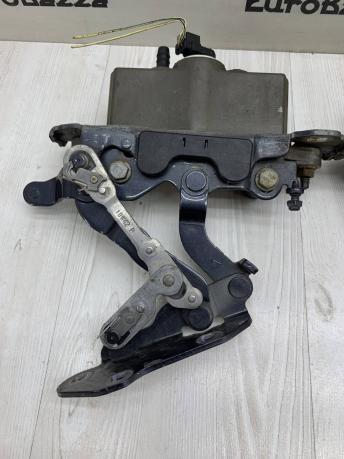 Петля капота с пиропатроном Mercedes W212 A2048800128