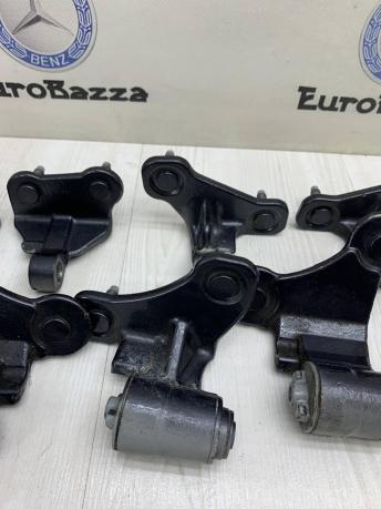 Петля двери Mercedes W212 A2047201537