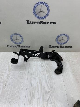 Кронштейн компрессора пневмоподвески Mercedes W212 A2123200404