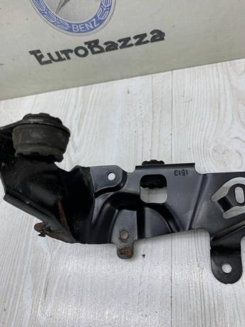 Кронштейн компрессора пневмоподвески Mercedes W212 A2123200404