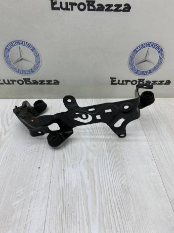 Кронштейн компрессора пневмоподвески Mercedes W212 A2123200404