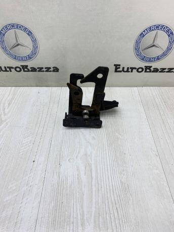 Замок капота Mercedes W212 A2128800064
