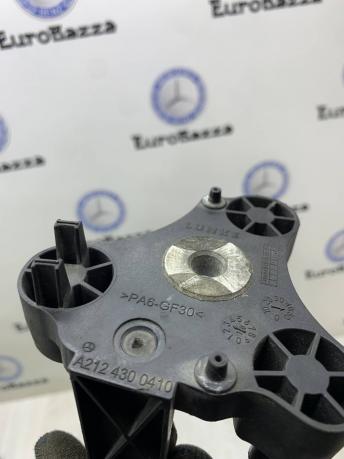 Кронштейн блока ABS Mercedes W212 A2124300410