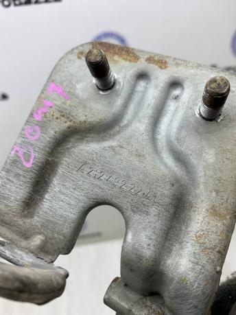 Кронштейн глушителя задний Mercedes W212 A2124922241