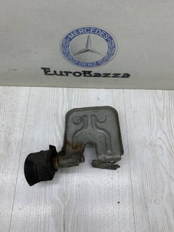 Кронштейн глушителя задний Mercedes W212 A2124922241