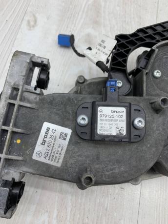 Привод крышки багажника Mercedes W212 Wagon A2128203542