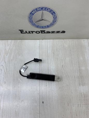 Усилитель антенны задний правый Mercedes W212 A2048702589