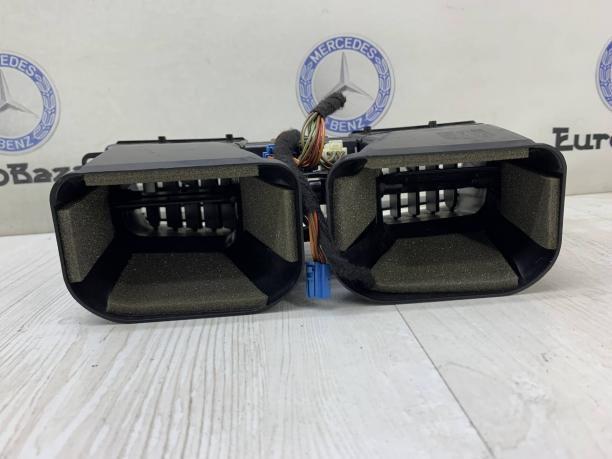 Дефлектор обдува салона центральный Mercedes W212 A2128302554