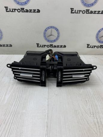 Дефлектор обдува салона центральный Mercedes W212 A2128302554