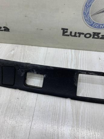 Пластик замка крышки багажника Mercedes W212 Wagon A2127400593