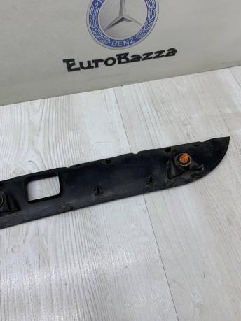 Пластик замка крышки багажника Mercedes W212 Wagon A2127400593