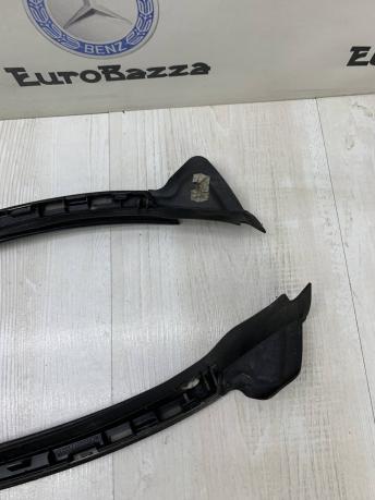 Боковой молдинг лобового стекла Mercedes W212 A2126900982