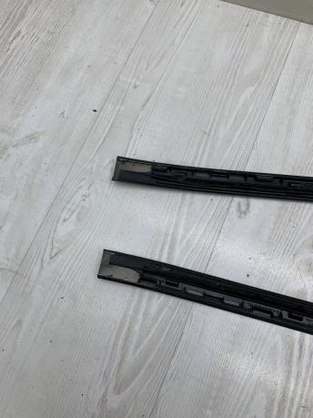 Боковой молдинг лобового стекла Mercedes W212 A2126900982
