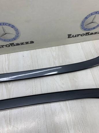 Боковой молдинг лобового стекла Mercedes W212 A2126900982