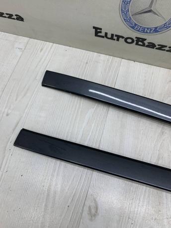 Боковой молдинг лобового стекла Mercedes W212 A2126900982
