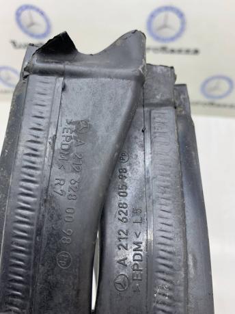 Уплотнитель капота Mercedes W212 A2126280098