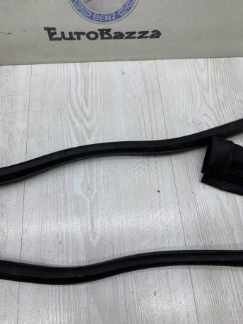 Уплотнитель капота Mercedes W212 A2126280098