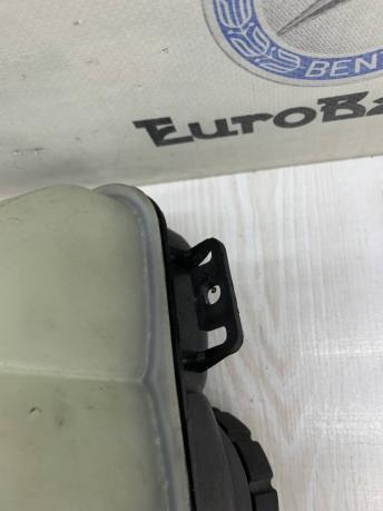 Расширительный бак Mercedes W211 A2115000049