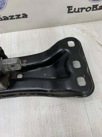 Подушка АКПП на площадке Mercedes W21 A2112421901