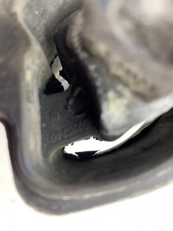 Подушка АКПП на площадке Mercedes W21 A2112421901