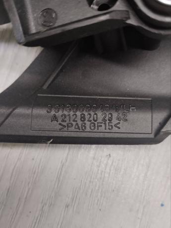 Направляющая шторки багажника Mercedes W212 A2128202942