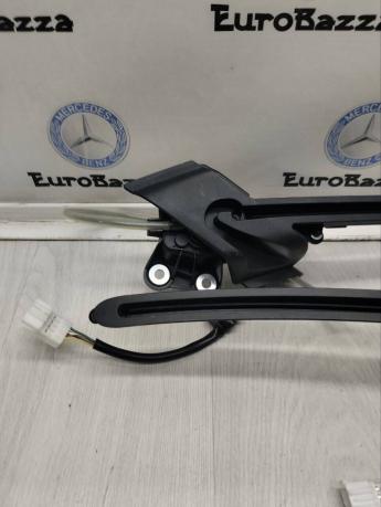 Направляющая шторки багажника Mercedes W212 A2128202942