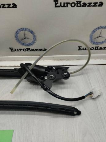 Направляющая шторки багажника Mercedes W212 A2128202942