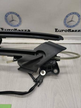 Направляющая шторки багажника Mercedes W212 A2128202942