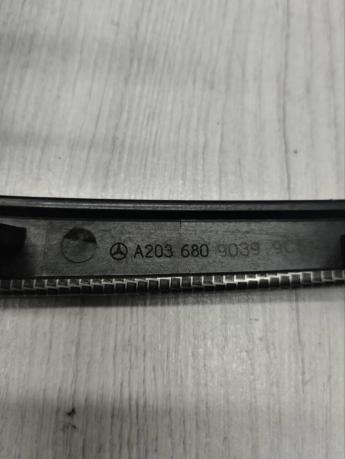 Накладка центральной консоли Mercedes W203 А2036809039 А2036809039