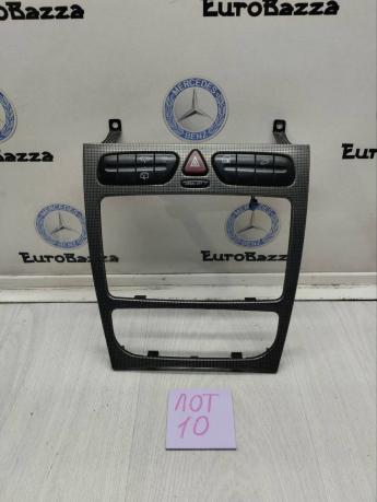 Накладка центральной консоли Mercedes W203 А2036809039 А2036809039